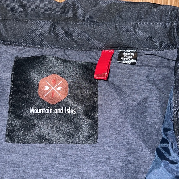 Mountain and isles shirt jacket. Black camo. Size XL. NWT - Picture 3 of 5